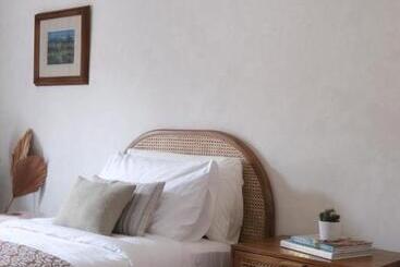 هتل La Zarene Suites