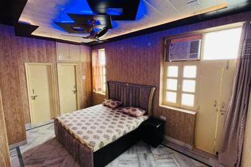 Pensió Bhaktivedant Stays