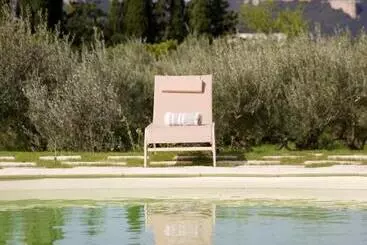 Chambre D Hôtes Insolite Lit Rond B&b Proche Avignon Orange   Château De Sienne Piscine Rivière