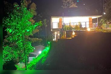 בית מלון כפרי Earth Lounge Resort