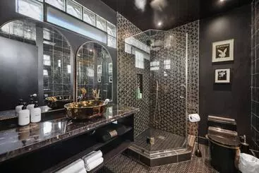 Hotelli The Playmate Suite  Sophisticated Tribute To Hugh S Girls
