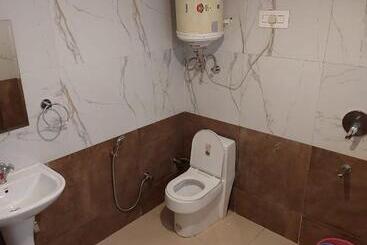 Pension (Hôtel basse catégorie) White House Homestay Kasol