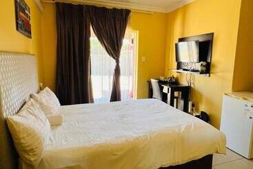 Bed and Breakfast Lovic Guest House +27655256611