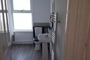 Majatalo Double Room Near London Seven Kings Train Station