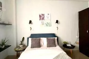 アパートホテル Affordable Buenbyahe Staycation In Urban Deca Tower Edsa, F Residences And The Regalia Park Tower Cu