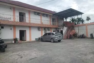 Otel Oyo 93332 Kharis Home Stay