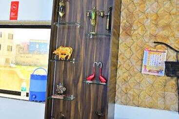 فندق Rs Inn And Shiv Restro Near Brahma Temple