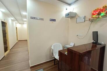 בית מלון כפרי Staymaker Karanji Paradise   Next To Liquor Station