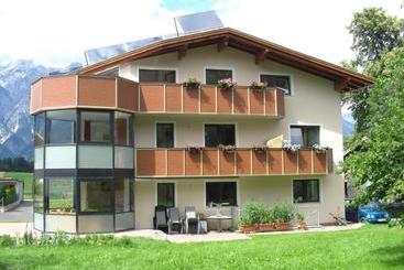 ホテル Ferienwohnungen Mair