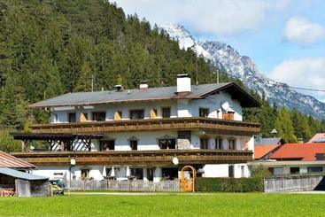 Hotel Pension Und Apartments Landhaus Marie