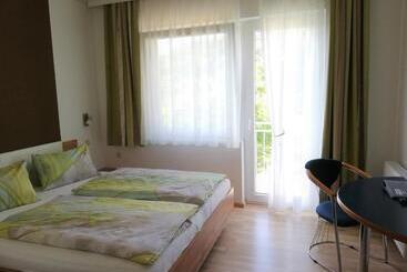 Отель Privatzimmer Langthaler