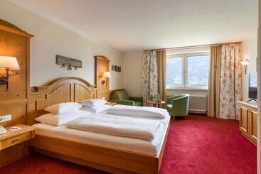 هتل Waldfriede Der Logenplatz Im Zillertal