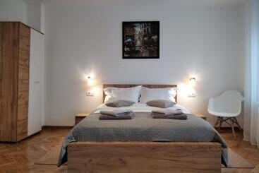 ベッドアンドブレックファースト Friends House   Central Station   Self Check In