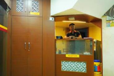 فندق Ratan Deluxe, Miraj