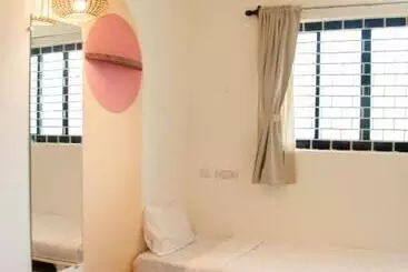 Kapszulahotel Zente Cafe & Stays