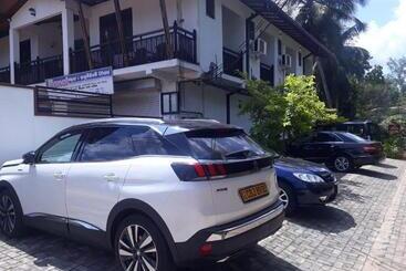 膳宿费 Harambathenna Resort