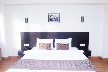 Roomshala Bhumzang Hotel Amazing View