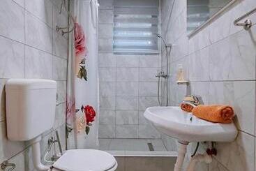 پانسیون Apartments Planinski Raj