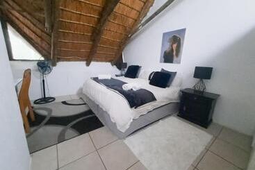 펜션 Villa Jullienne   A Home Away From Home   Unit 4