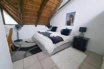 ペンション Villa Jullienne   A Home Away From Home   Unit 4