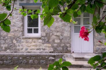 Resort House Of Hive, Gethiya