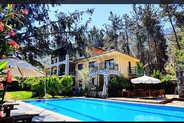 Apartmanszálloda Alp Inn Butik Apart Ve Restoran