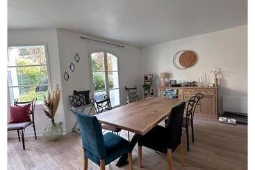 تختخواب و صبحانه Les Persiennes