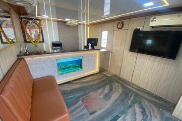 Hotell Shree Sai Lodge