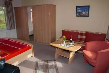 ペンション Doppelzimmer Mit Gemeinschaftsbad Fuer 2 Personen Fuer Die Stoertebeker Festspiele H3zi2