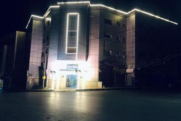 الأحفاد للشقق الفندقية Al Ahfad Hotel Apartments