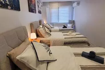 Albergue Rooms In The Heart Of Sisli 1 Min To Metro Shared Bathroom And Kitchen
