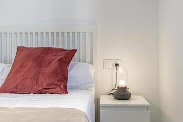 Aparthotel Apt With Antique Floor & Lots Of Sun Light