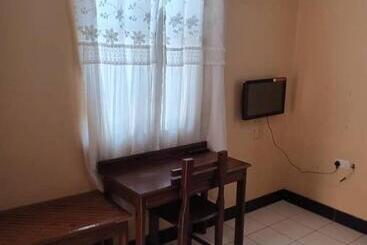 Отель Makambo Te Makuti Cottage