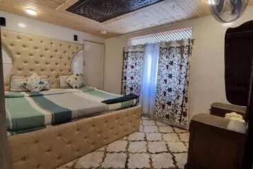 Hotel Neelam & Lady Of Group Of Houseboats
