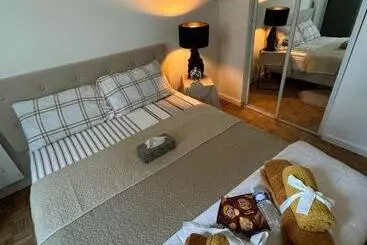 Bed and Breakfast Near The Palace Of Versailles Breakfast+parking