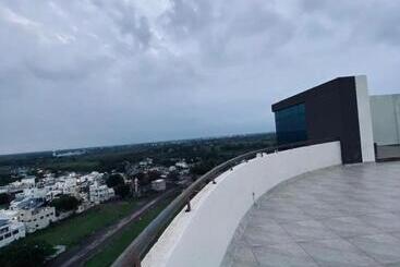 Hotel Fortune Penthouse 11th Floor With Sky Orbit Swimming Pool And Gym