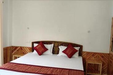 Hotel Royal Castle, Kamru