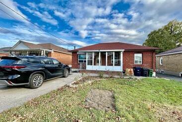 Panzió Toronto Uptown 2 Bus To Downtown