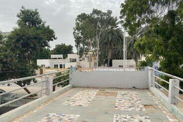 هتل Auberge Café Restaurant Tunis