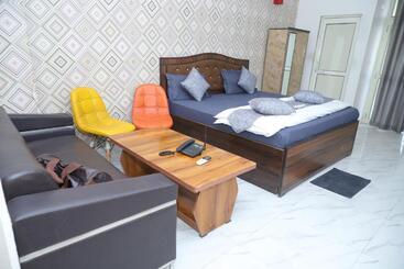 Hotel Royal Choice Noida Sector 101