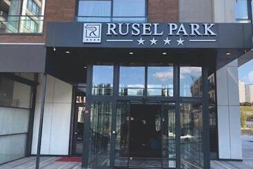 公寓式酒店  Rusel Park Residence