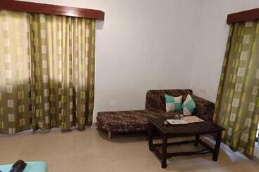 فندق Green Woods Resort