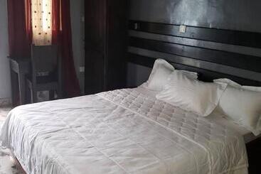 Hotel Sunrise Center Bonapriso 111