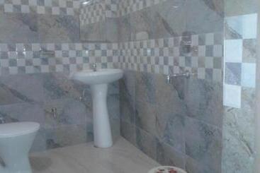 ホテル Urvashi Srinagar