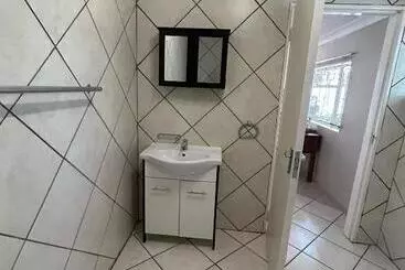 ペンション 9 Wena Ave Guesthouse