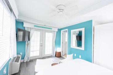 هتل Canalside Inn