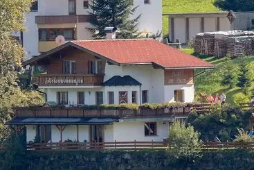 Hotelli Häus`l Am Ruan