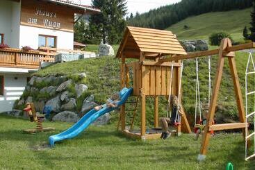 호텔 Häus`l Am Ruan