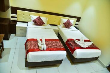 Grand Akshay Hotel And A/c Lodge