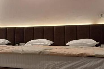 Hotel Raj Darbar Inn